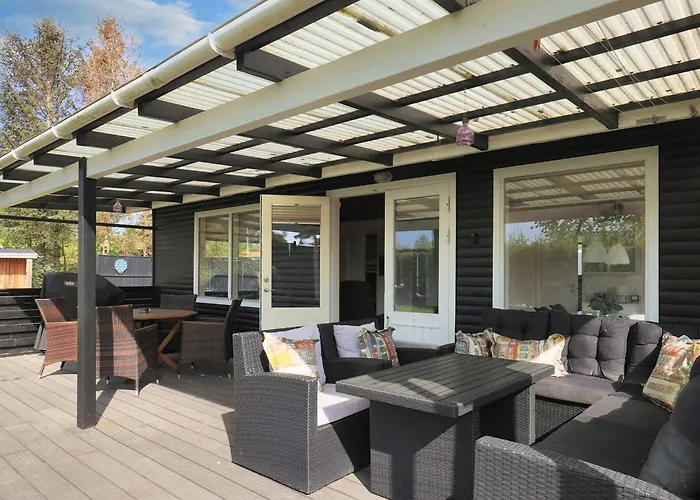 6 Person In Hadsund-by Traum